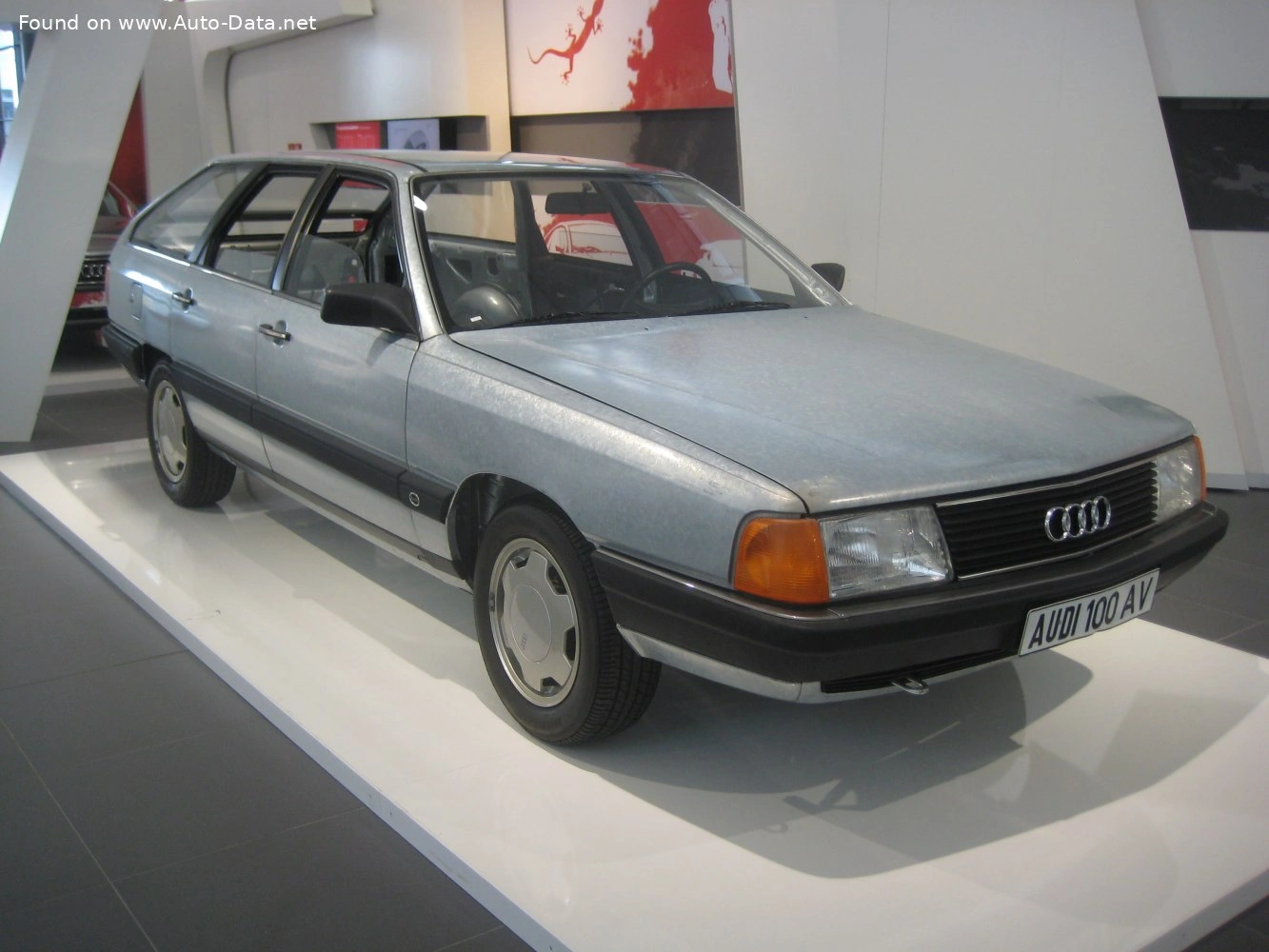 1982 Audi 100 2.0 CAT (113 bg)