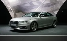 Audi 4.0 TFSI V8 (420 bg) quattro S tronic (2012)