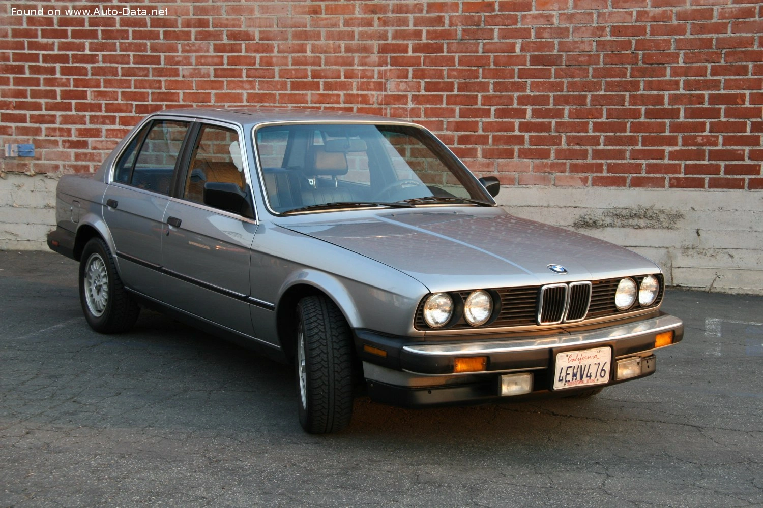 1982 BMW 3 Serisi 318i (105 bg) Automatic