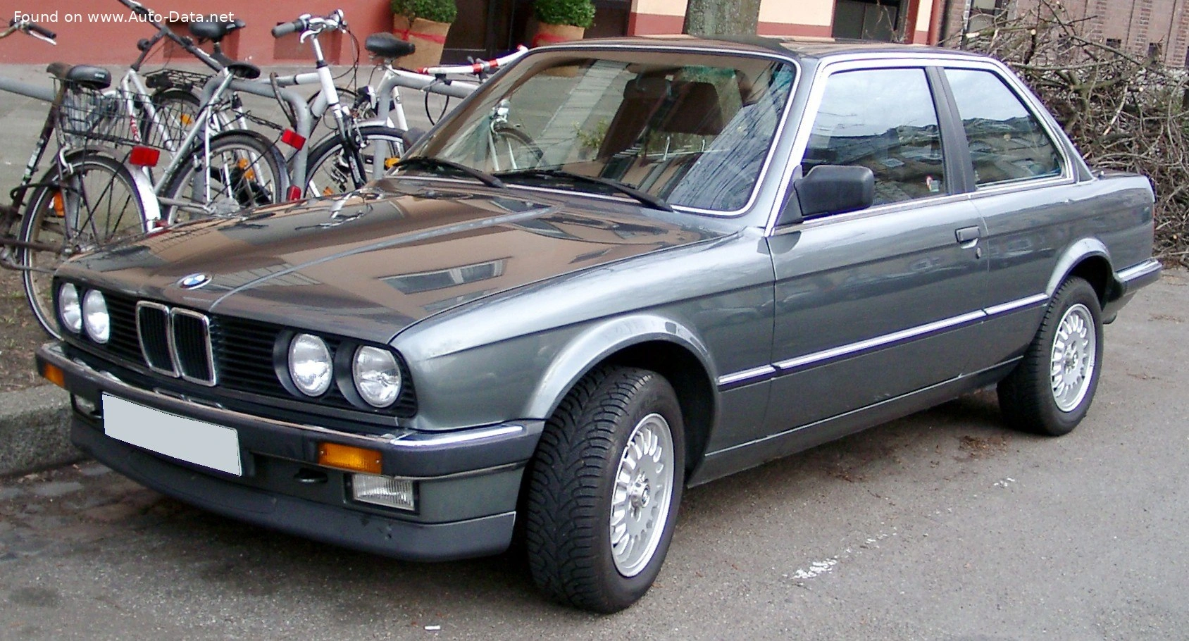 1982 BMW 3 Serisi 323i (139 bg) Automatic