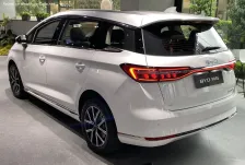 2024 BYD M6 71.8 kWh (204 bg) Electric 2