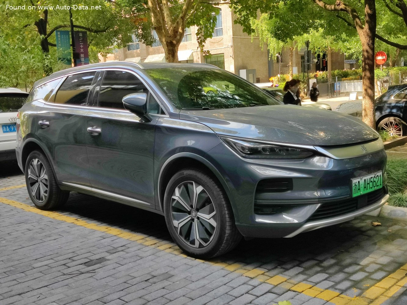 2021 BYD Tang DM-i 1.5Ti (197 bg) Plug-in Hybrid E-CVT