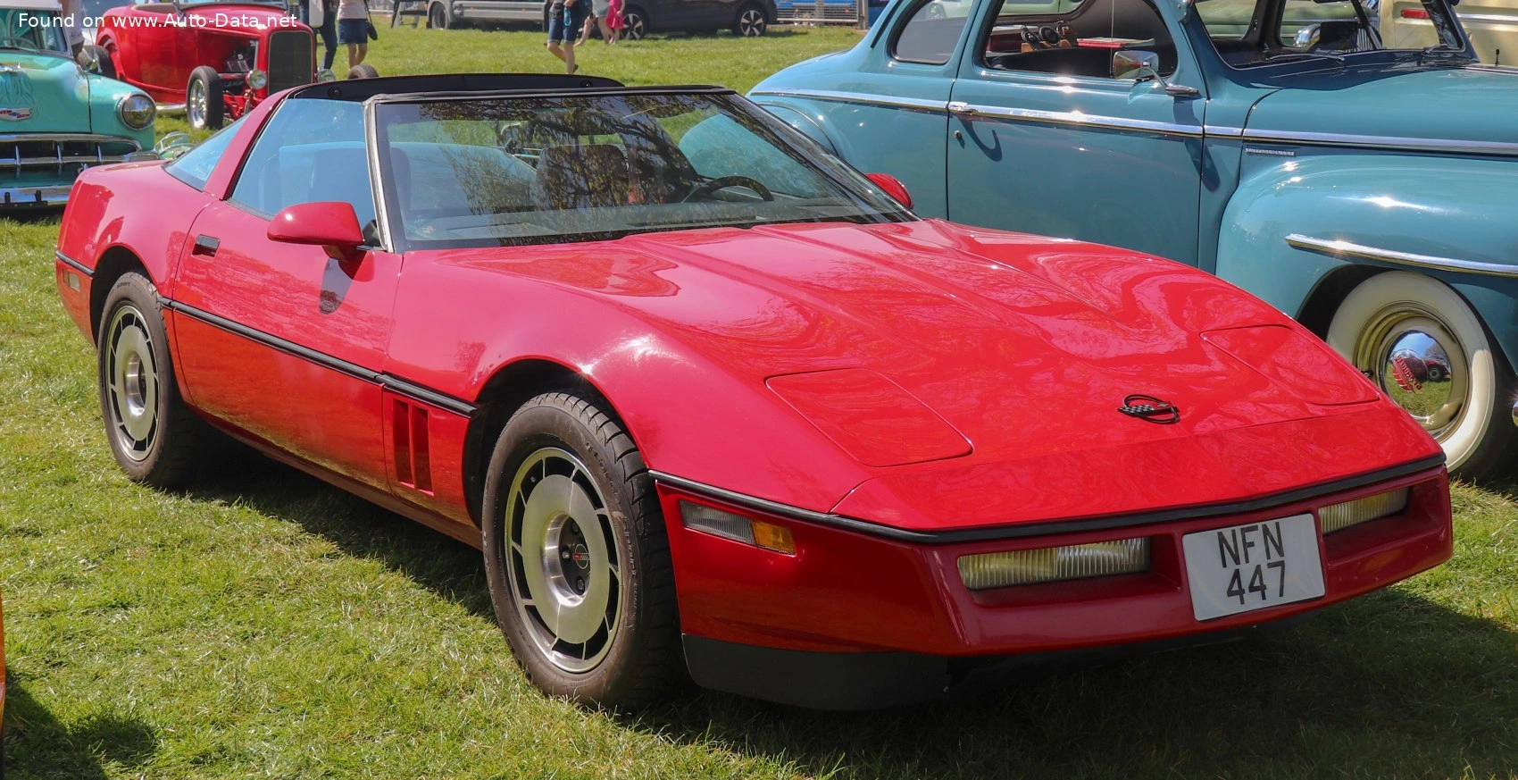 1983 Chevrolet Corvette 5.7 V8 (240 bg)