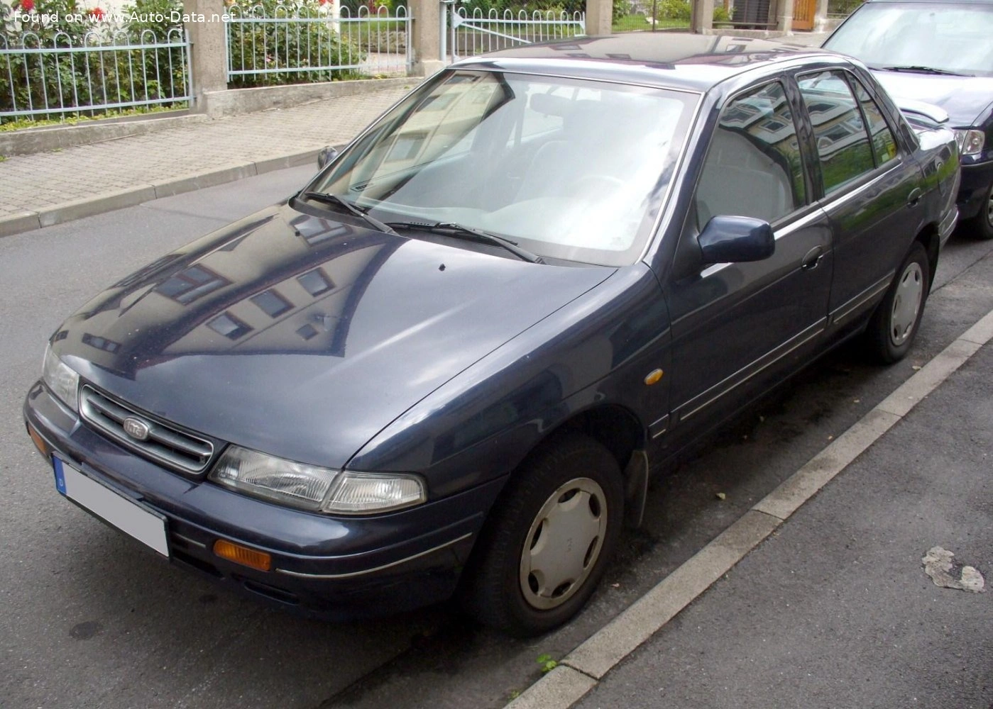 1995 Kia Sephia 1.5i 16V (105 bg) Automatic