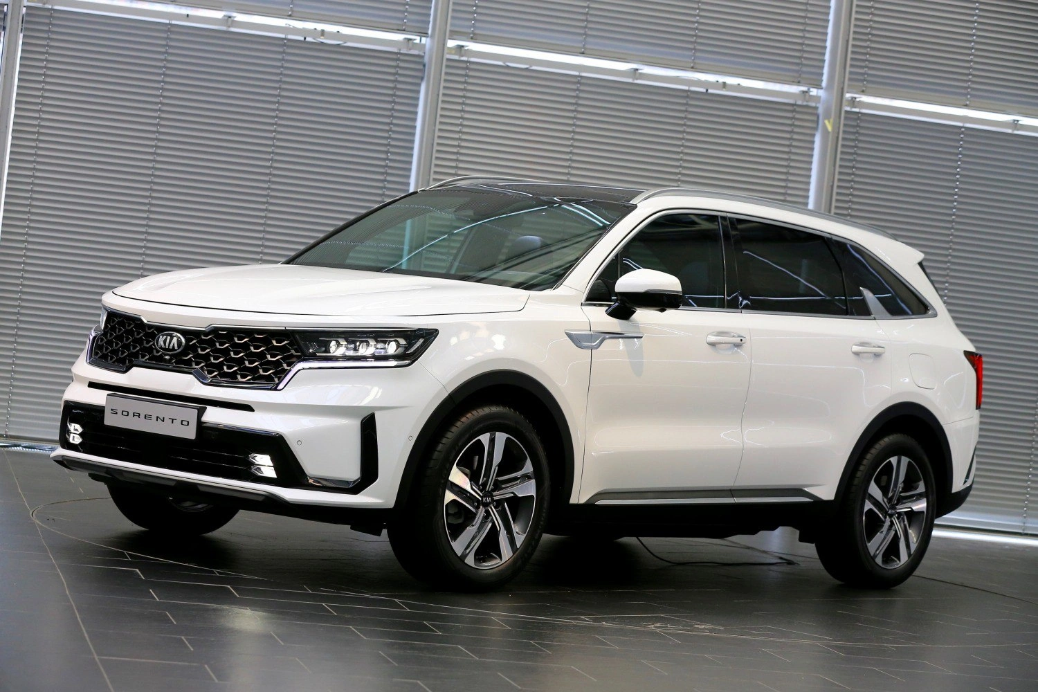 2020 Kia Sorento 1.6 T-GDI (265 bg) Plug-in Hybrid AWD Automatic