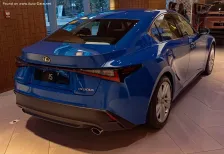 Lexus 300h (220 bg) Hybrid e-CVT (2020)