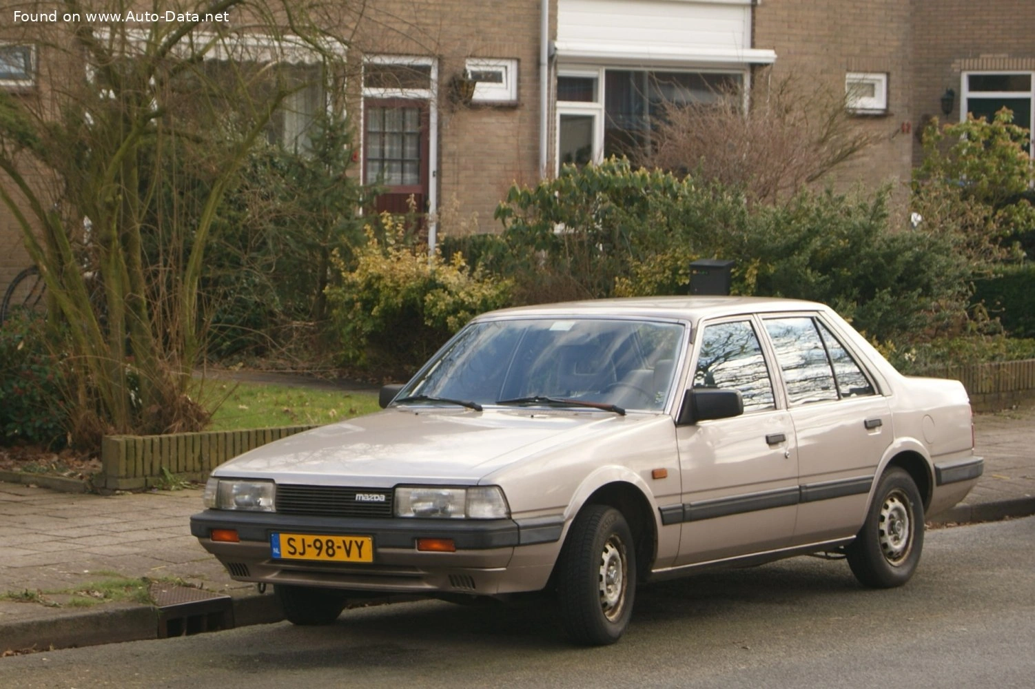1982 Mazda 626 1.6 (80 bg)