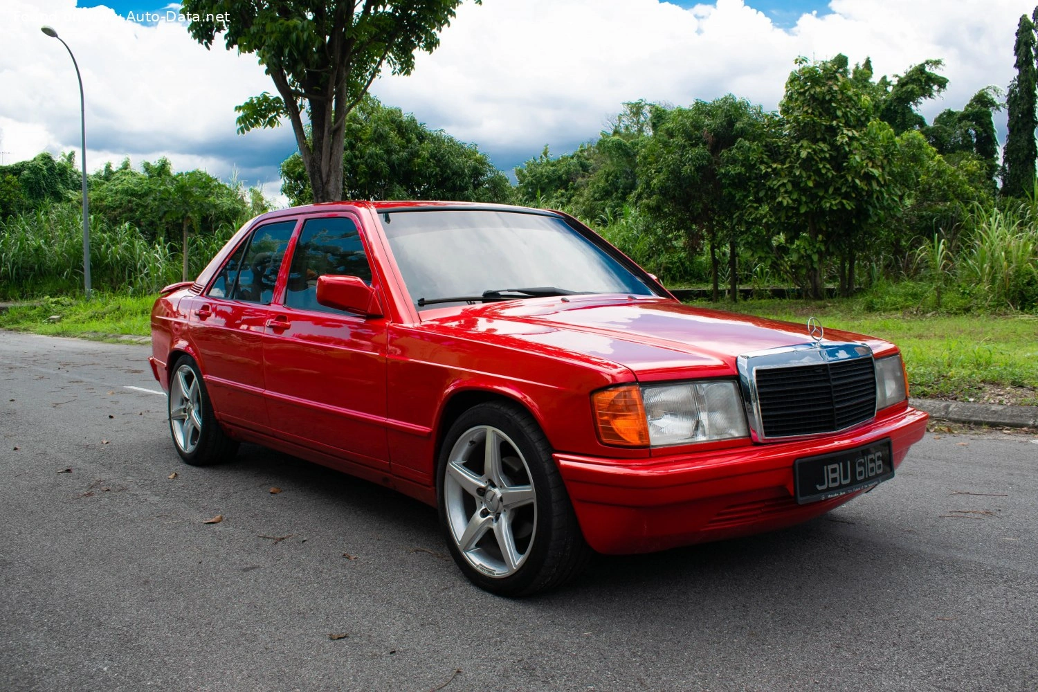 1982 Mercedes-Benz 190 E 2.3-16 (177 bg)