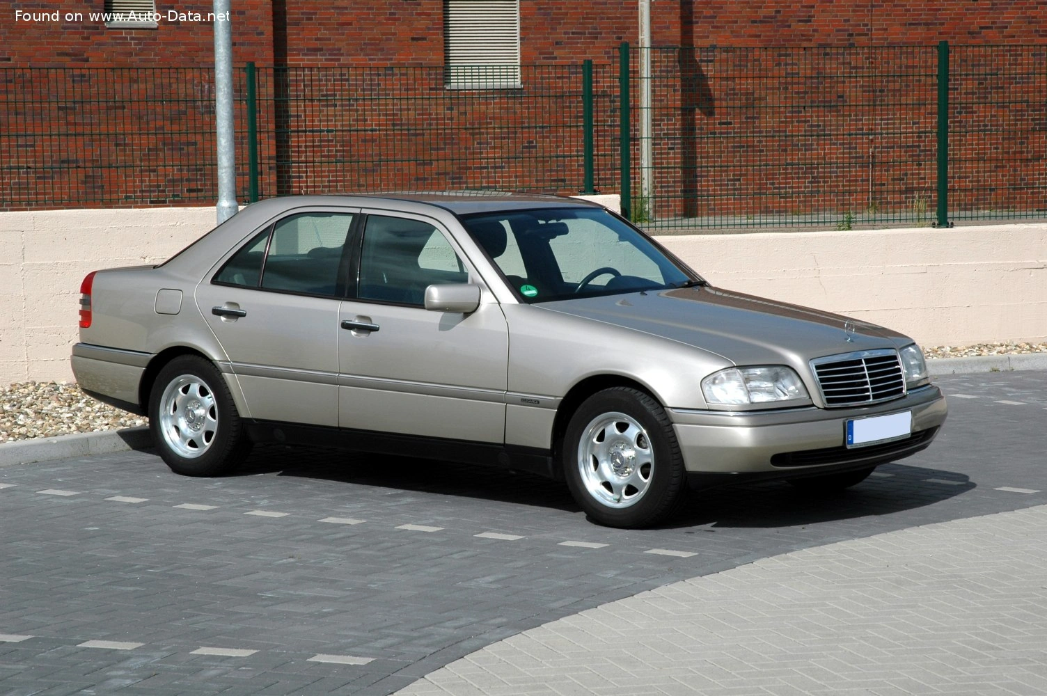 1992 Mercedes-Benz C-Serisi C 200 (136 bg) 5G-TRONIC