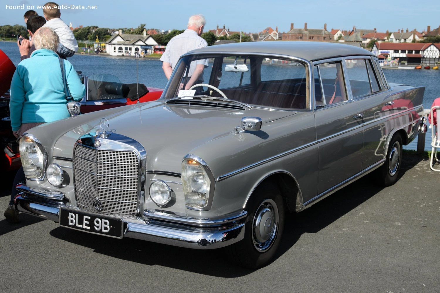 1961 Mercedes-Benz Fintail 300 SE (160 bg) Automatic