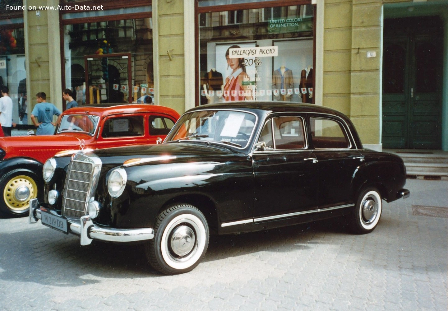 Mercedes-Benz Ponton W105 Sedan