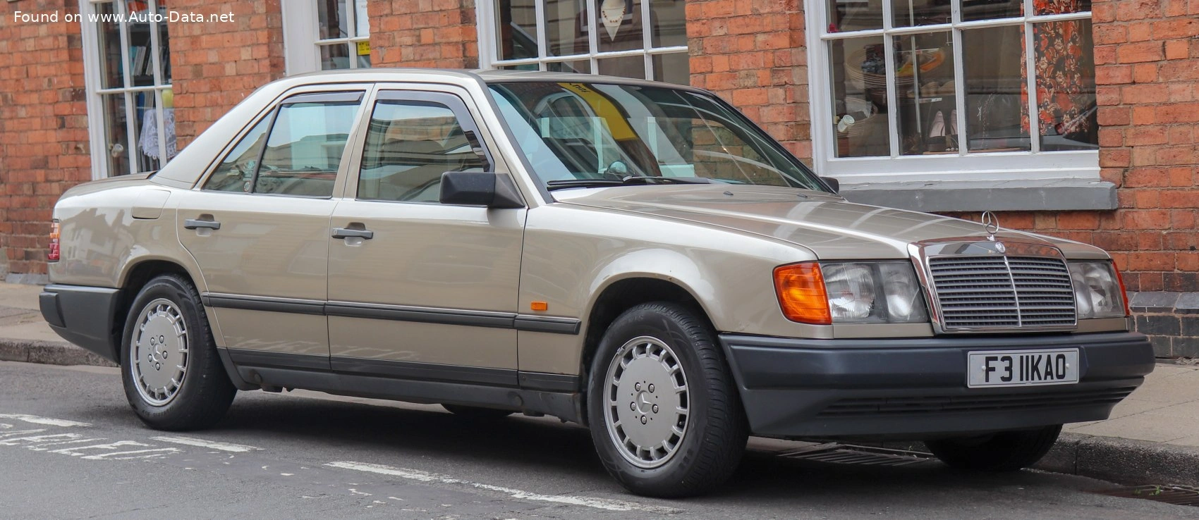 1984 Mercedes-Benz W124 200 D (72 bg) Automatic