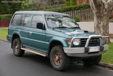 1990 Mitsubishi Pajero 2.8 TD GLX (125 bg) 1