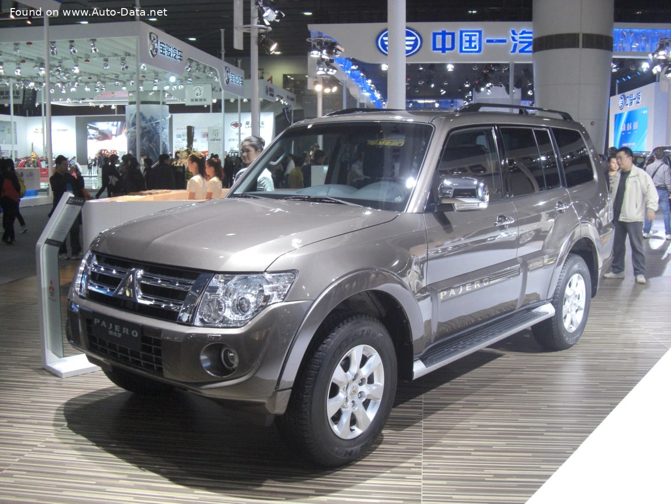 Mitsubishi Pajero Pajero IV (facelift 2012)
