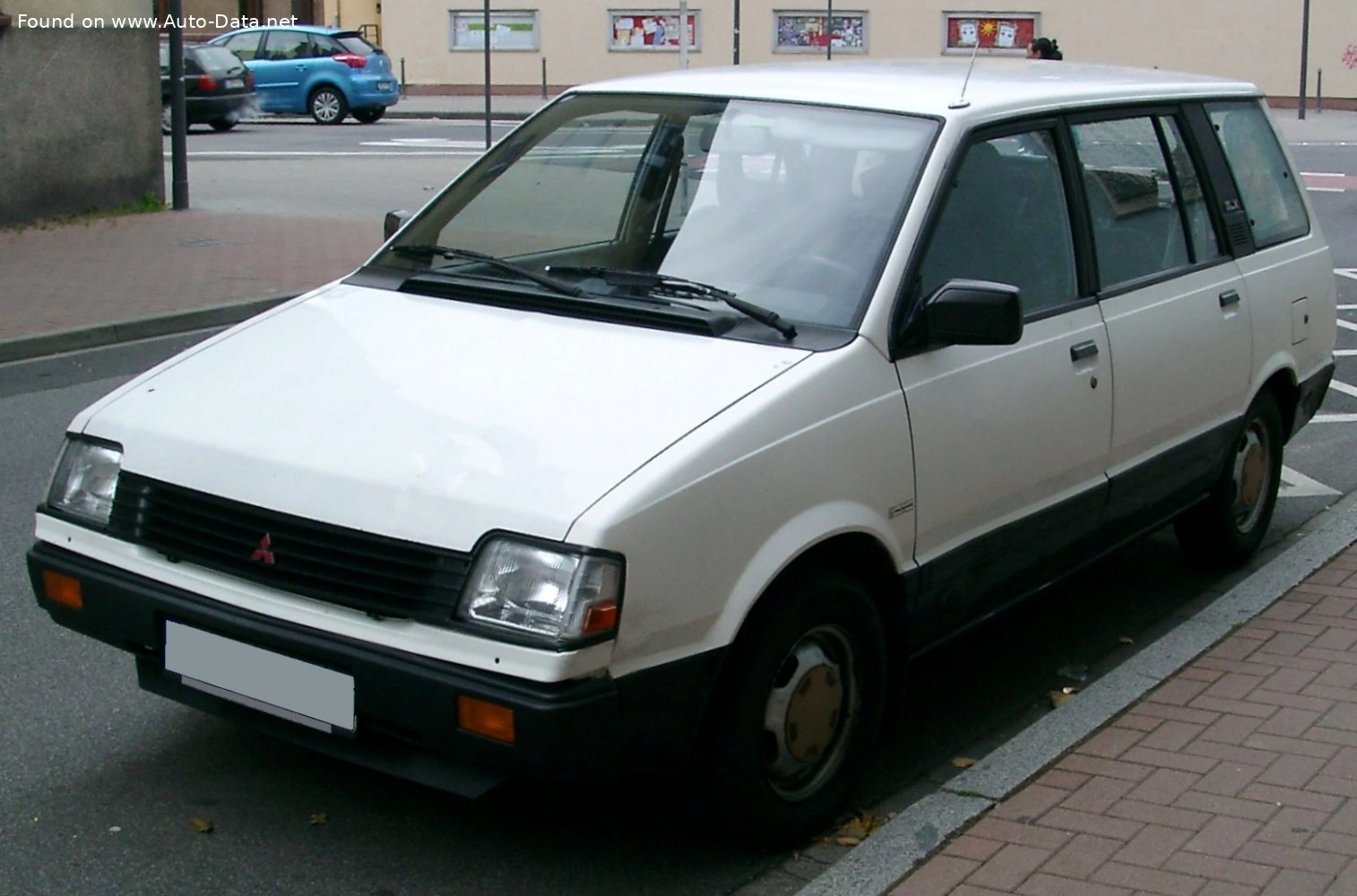 1984 Mitsubishi Space Wagon 1.8 TD (D09W) (75 bg)