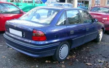 Opel 1.6i (75 bg) Automatic (1994)
