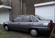 1984 Opel Kadett 1.3 S (75 bg) Automatic 2