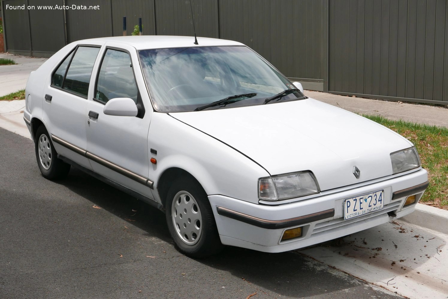 1988 Renault 19 1.7 (B/C53B) (73 bg)