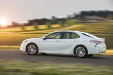 2017 Toyota Camry 2.5 (181 bg) Automatic 5