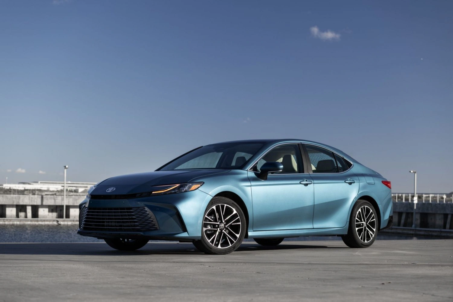 2023 Toyota Camry 2.5 (225 bg) Hybrid e-CVT
