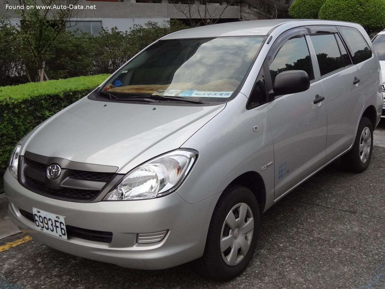 2004 Toyota Innova 2.5 D-4D (102 bg)
