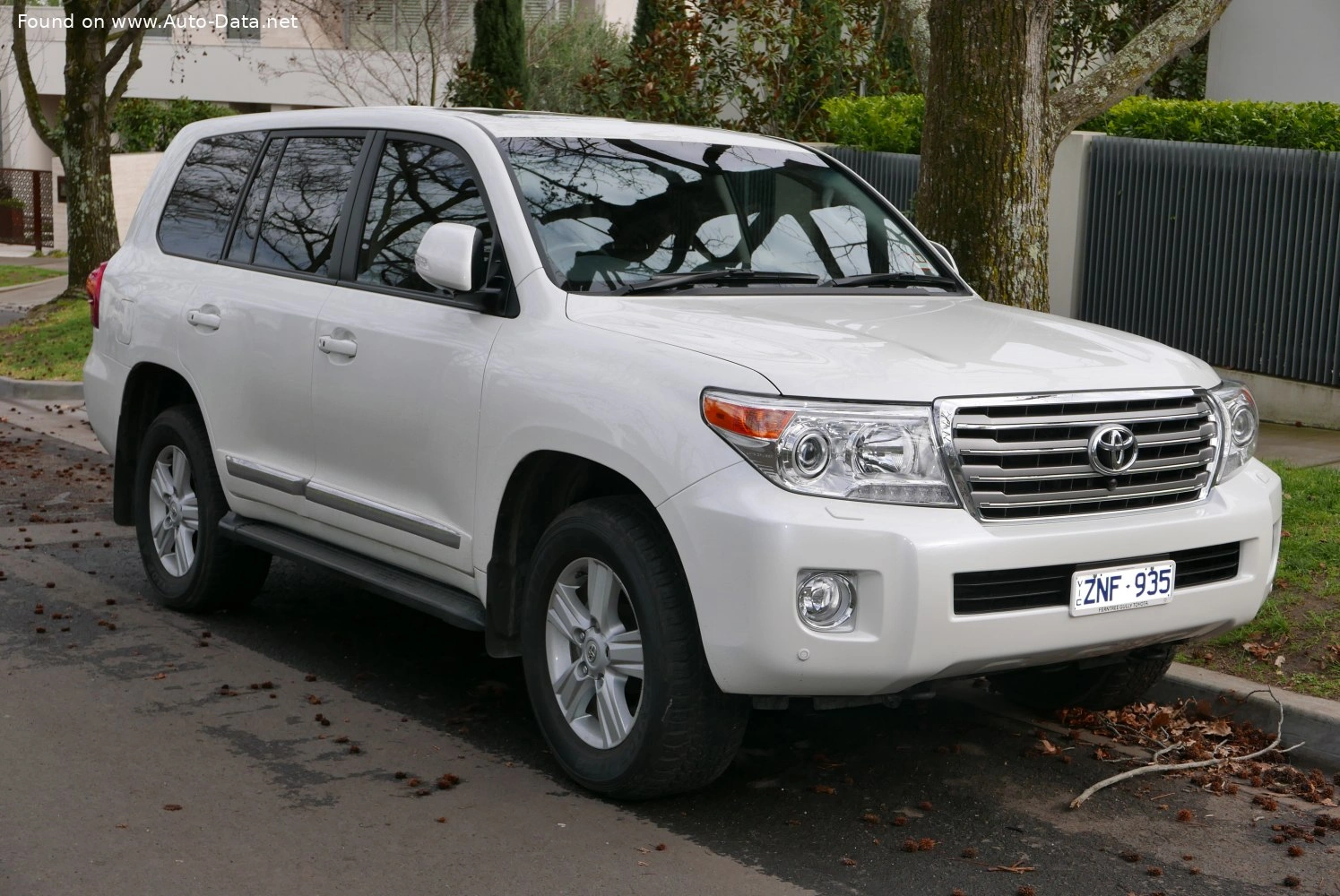 Toyota Land Cruiser Land Cruiser (J200, facelift 2013)