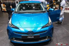 2017 Toyota Prius 1.8 (122 bg) Hybrid AWD-i e-CVT 4