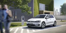 2017 Volkswagen Golf e-Golf 35.8 kWh (136 bg) CVT 1