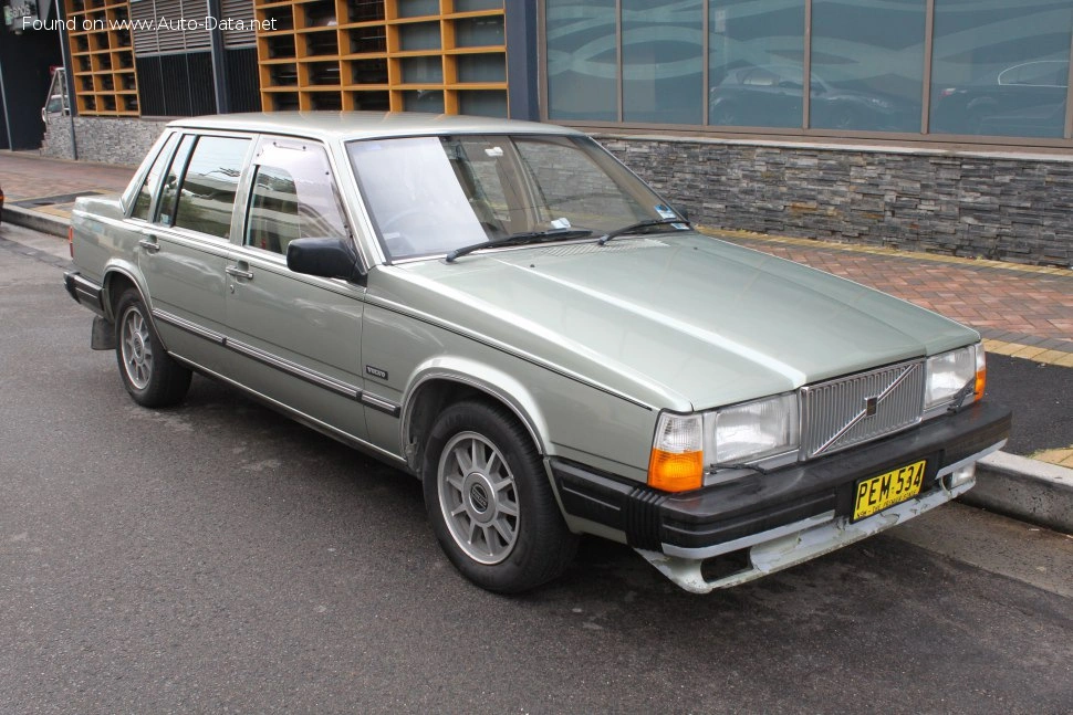 1982 Volvo 760 2.8 (704) (143 bg)